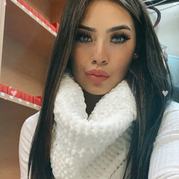 Meet your Posher, Thalia - Picture 1 of 1